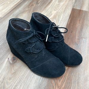 Tom’s NWOT black wedges